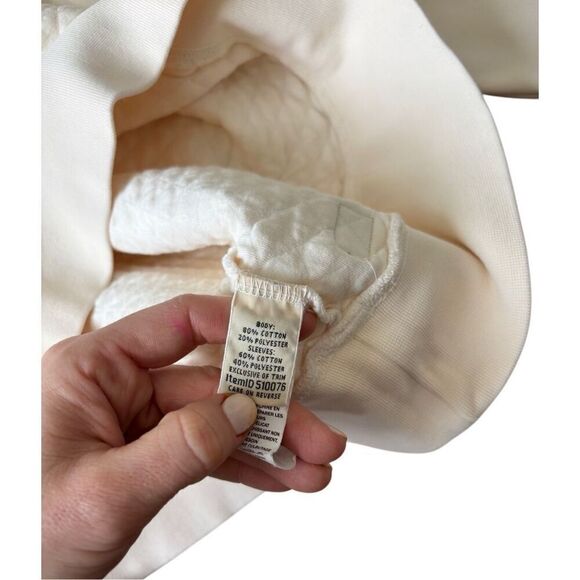 L.L.Bean Women’s Quilted Cream Sweatshirt size M Crewneck - Picture 10 of 10